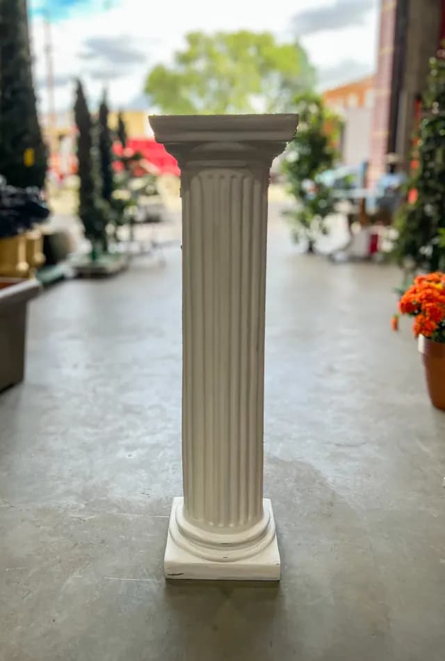 Classical pedestal 02