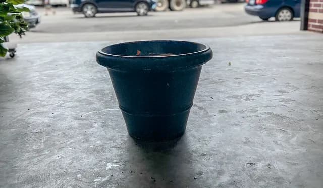 Planter 02