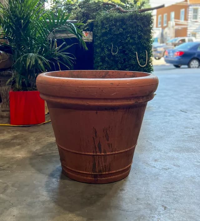 Planter 15