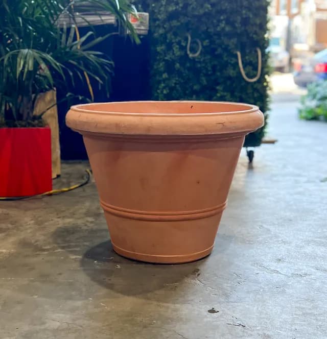 Planter 16