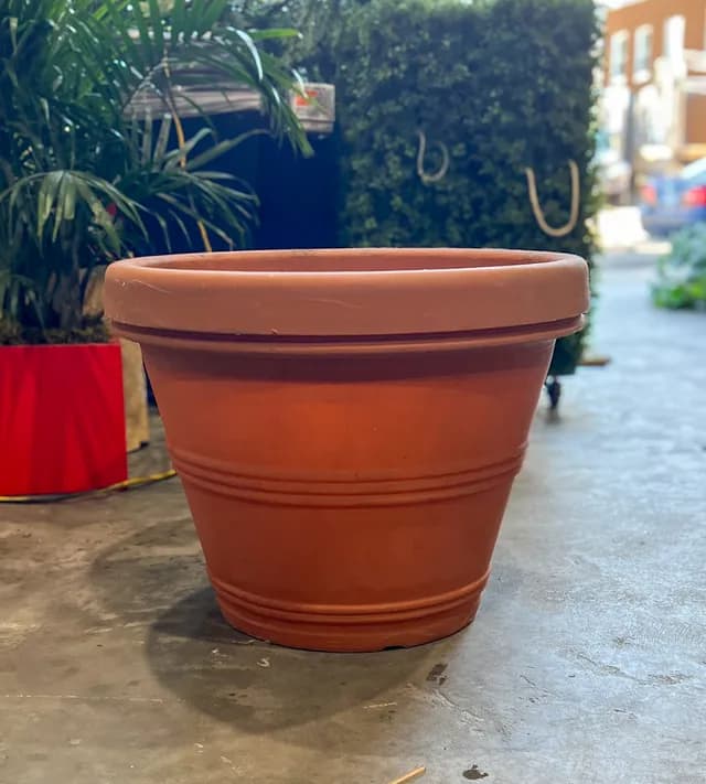Planter 17